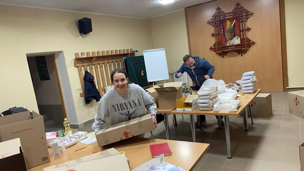 Volunteer aid ukr head
