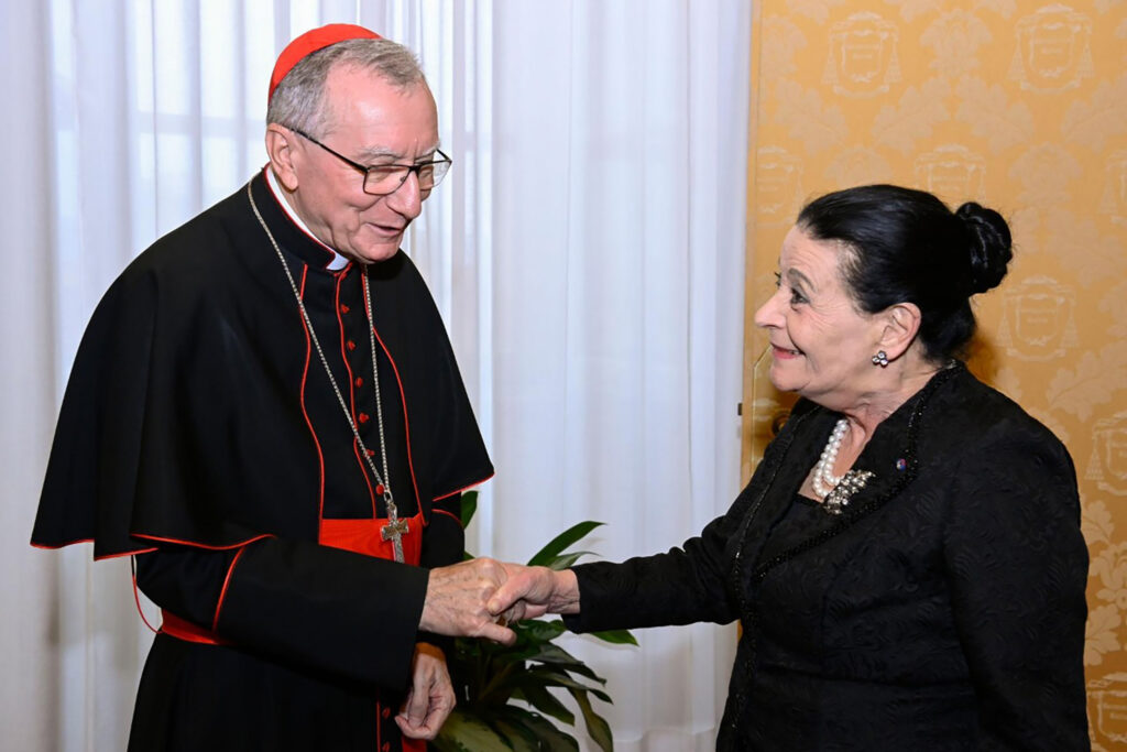 Cardinal malta head
