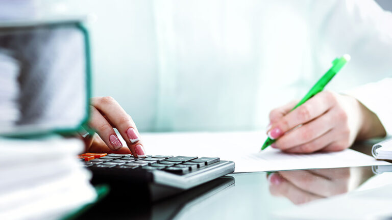 Podatki major head scaled