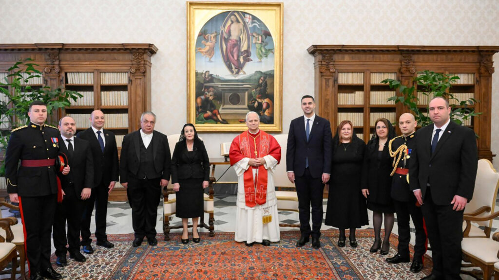 Pope malta head