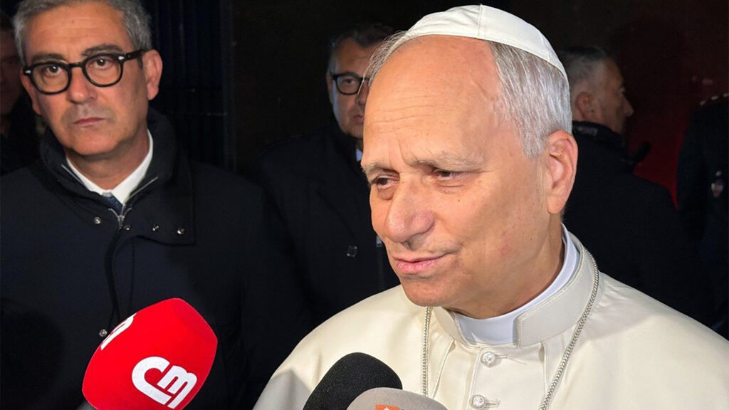 Pope speaking war head