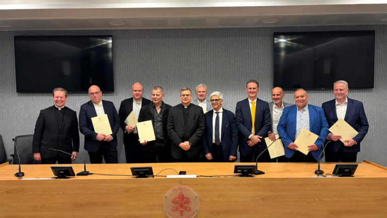 Vatican radio signing head