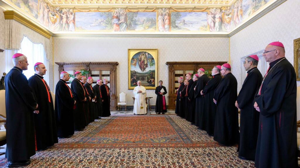 Church vatican pope head