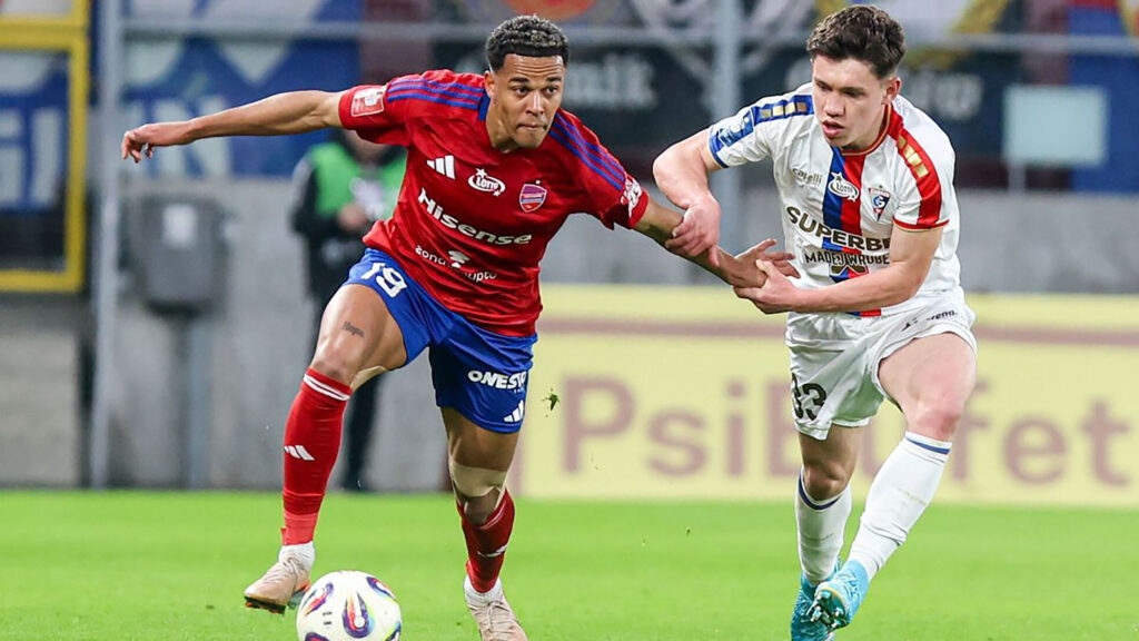 Maksym Khlan, pomocnik Górnika Zabrze, podczas meczu Ekstraklasy z Widzewem Łódź 22 marca 2026 roku