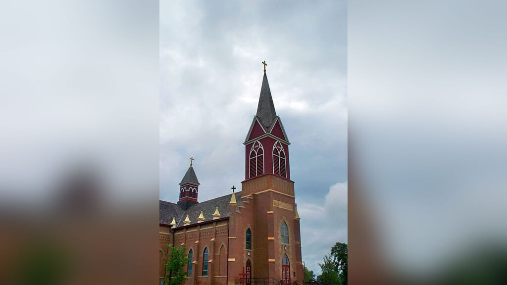 Katolicki kościół Saint Stanislaus w miejscowości Warsaw w stanie Dakota Północna, zwany „Cathedral of the Prairie" – Katedrą Prerii, wybudowany przez polskich osadników i poświęcony w 1901 roku