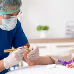 Lekarz podiatra dermatolog i reumatolog w nowym jorku halina semla pulaski leczy choroby nog i stop na greenpoincie