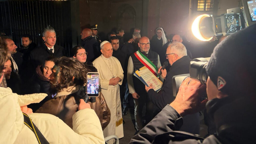 Pope speaking of body vatican