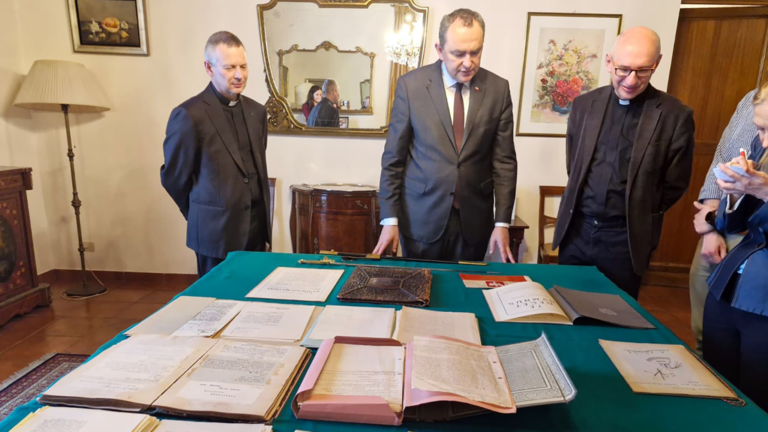 Pope archive vatican head