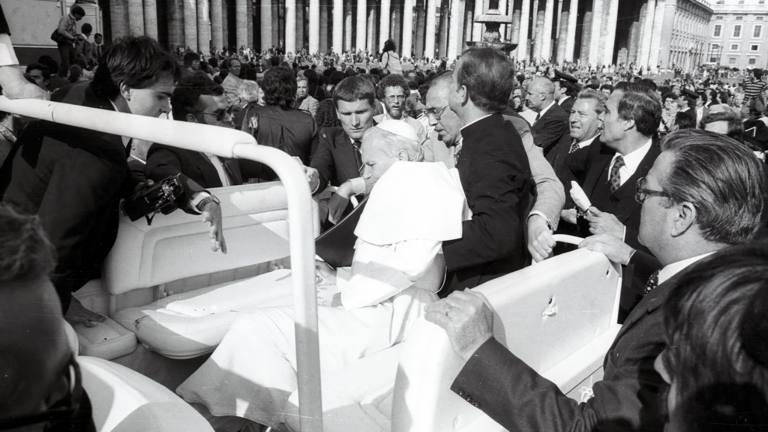 Assassination attempt john paul head
