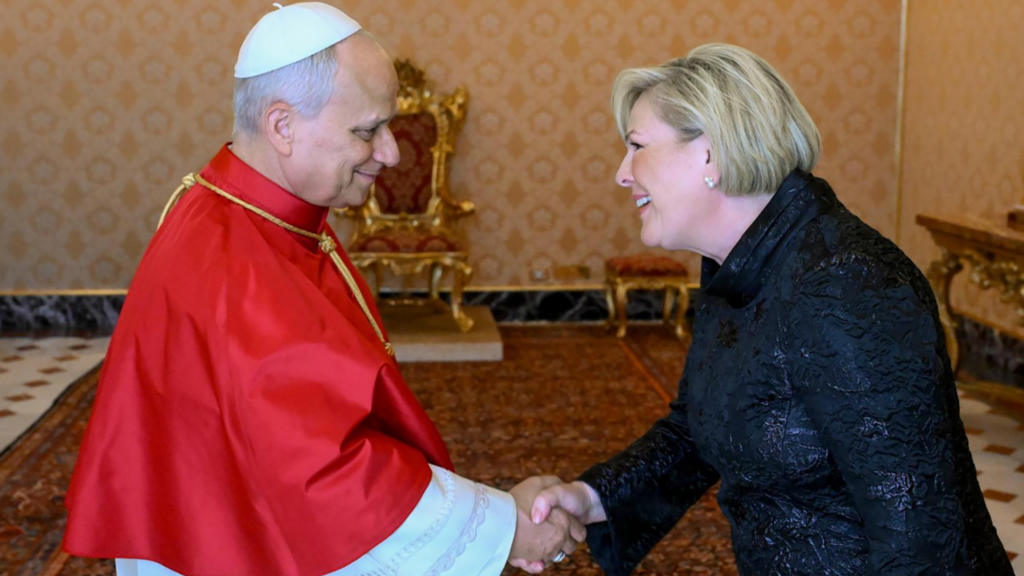 Iceland pres and pope head