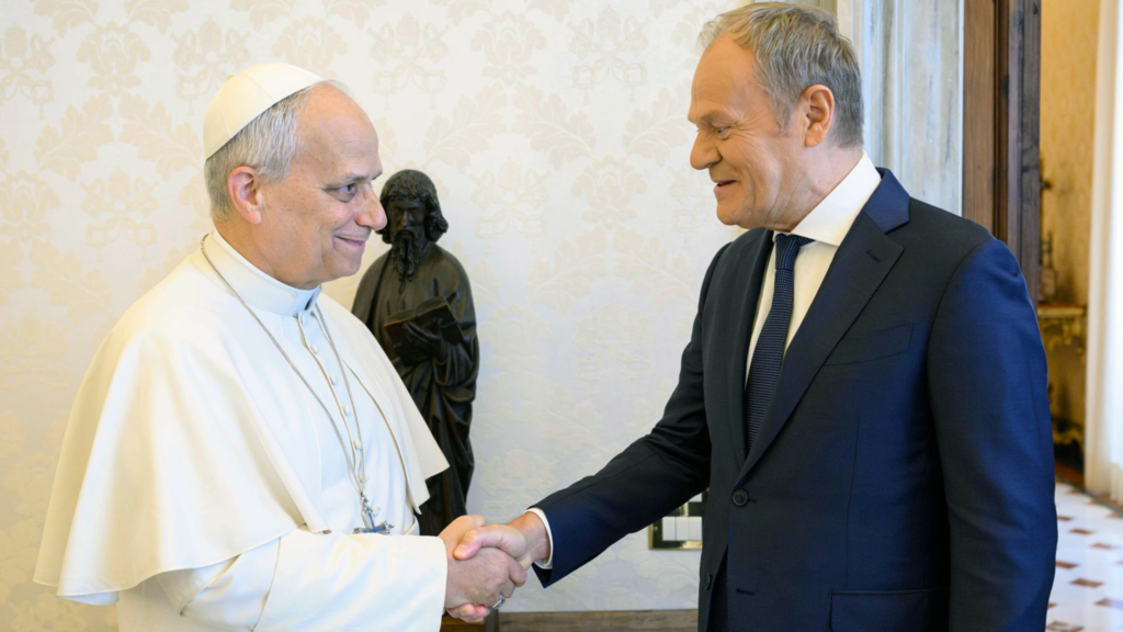 Leo tusk head