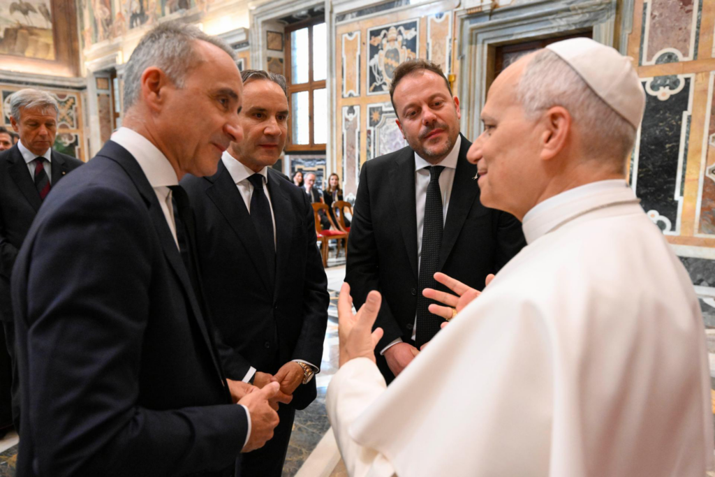 Pope leo interact body