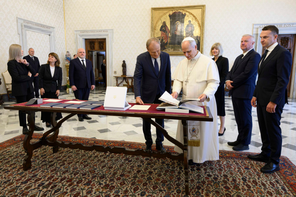 Pope leo tusk body gal
