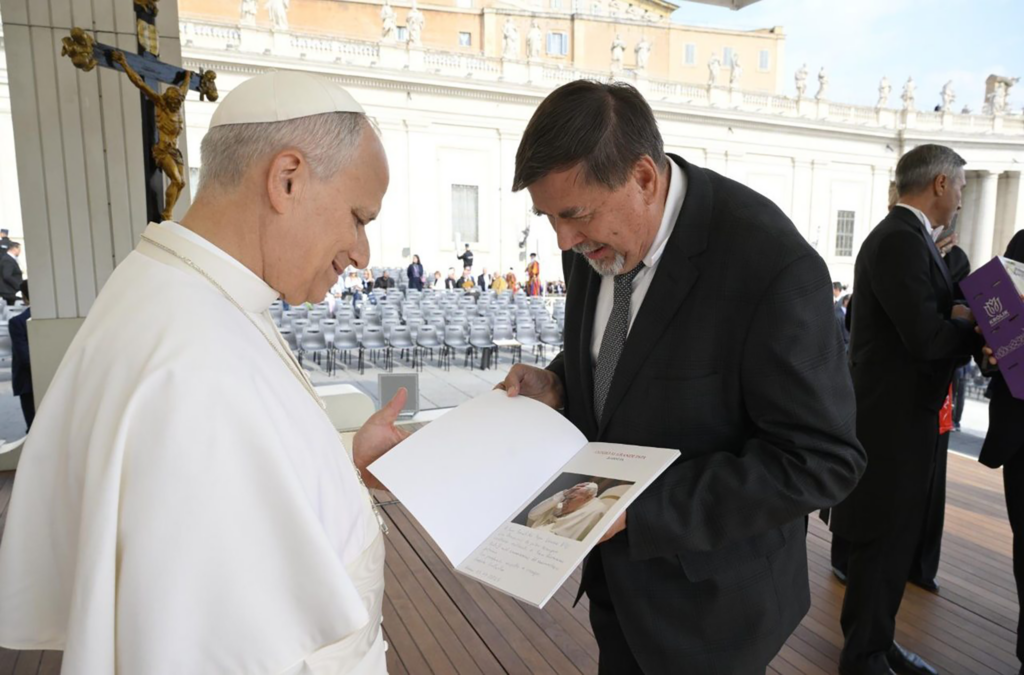Pope pole gift body