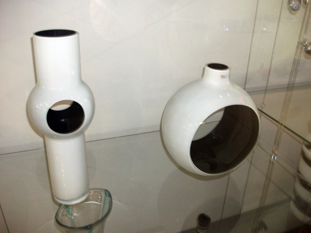 Porcelain article ewa body