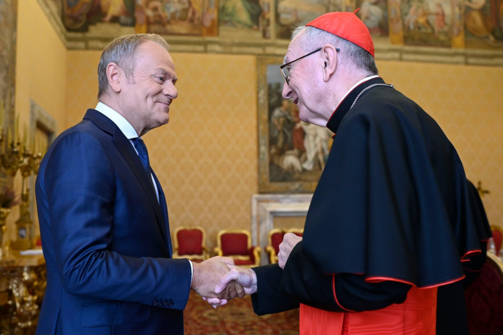 Tusk vatican gal