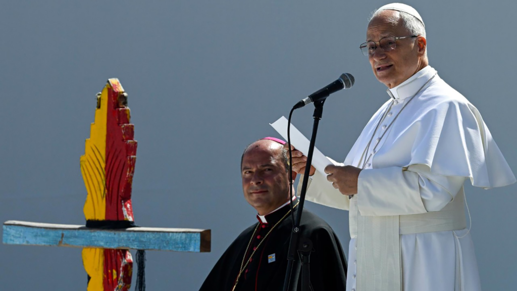 Pope leo speech migrants head