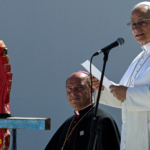 Pope leo speech migrants head