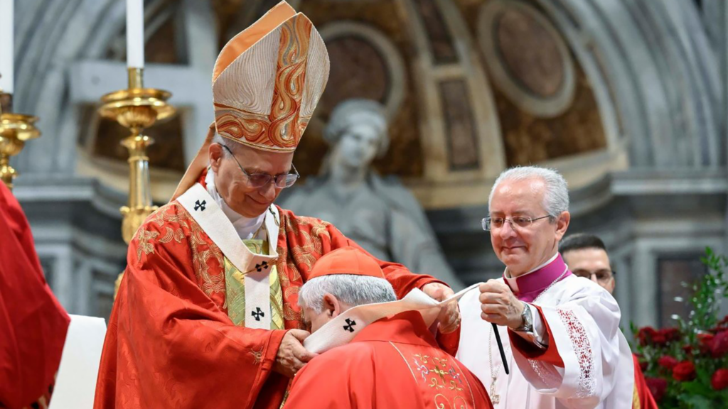 Pope palliums head