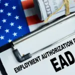 „Karta pracy EAD i kalendarz — koniec automatycznego przedłużenia w USA"