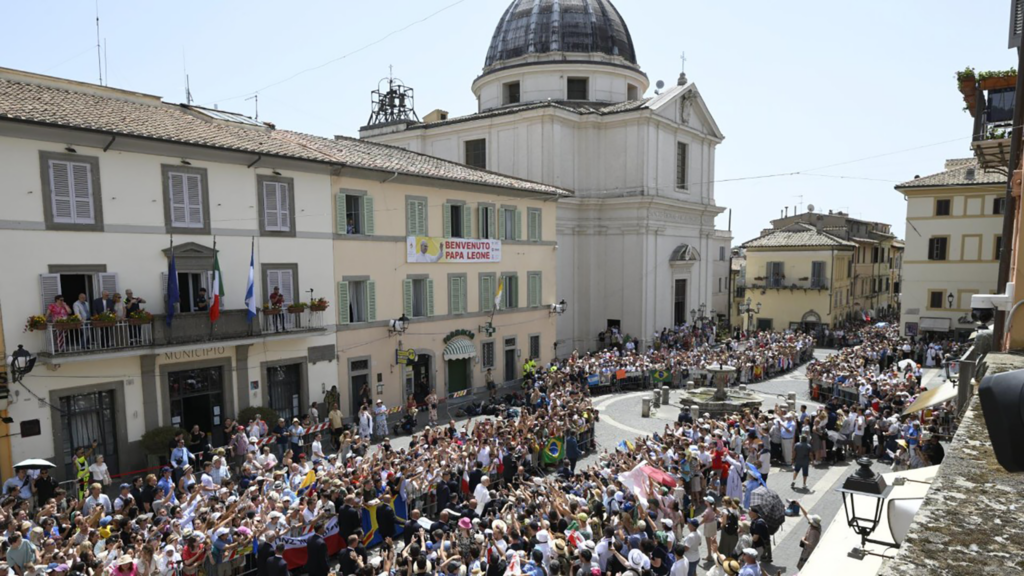 Pope rsz pilgrims body