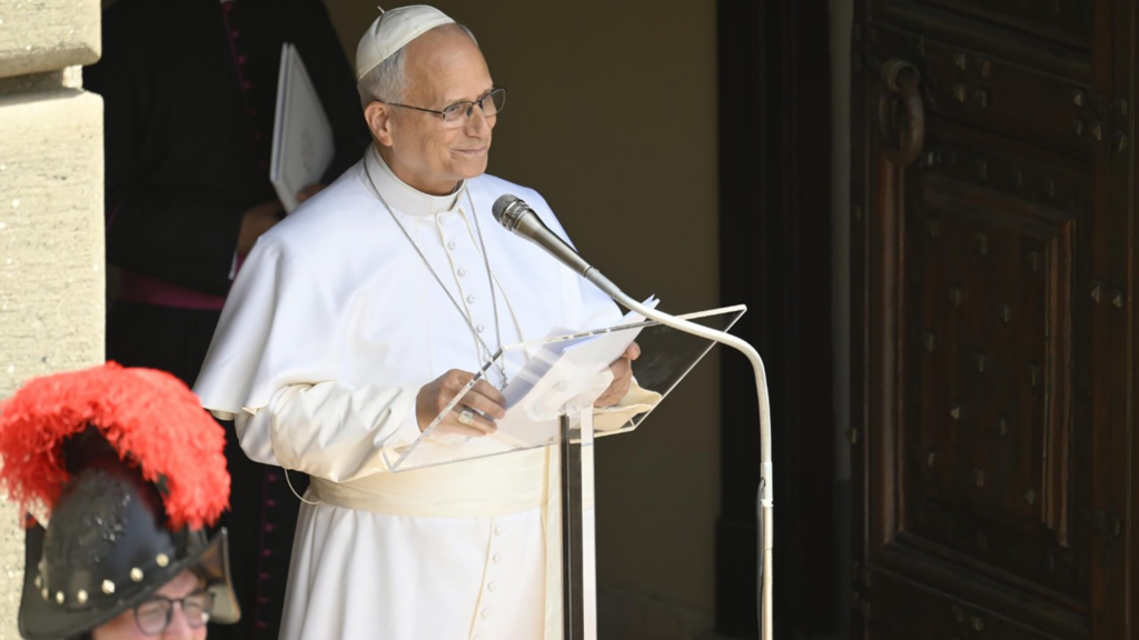 Pope rsz pilgrims head