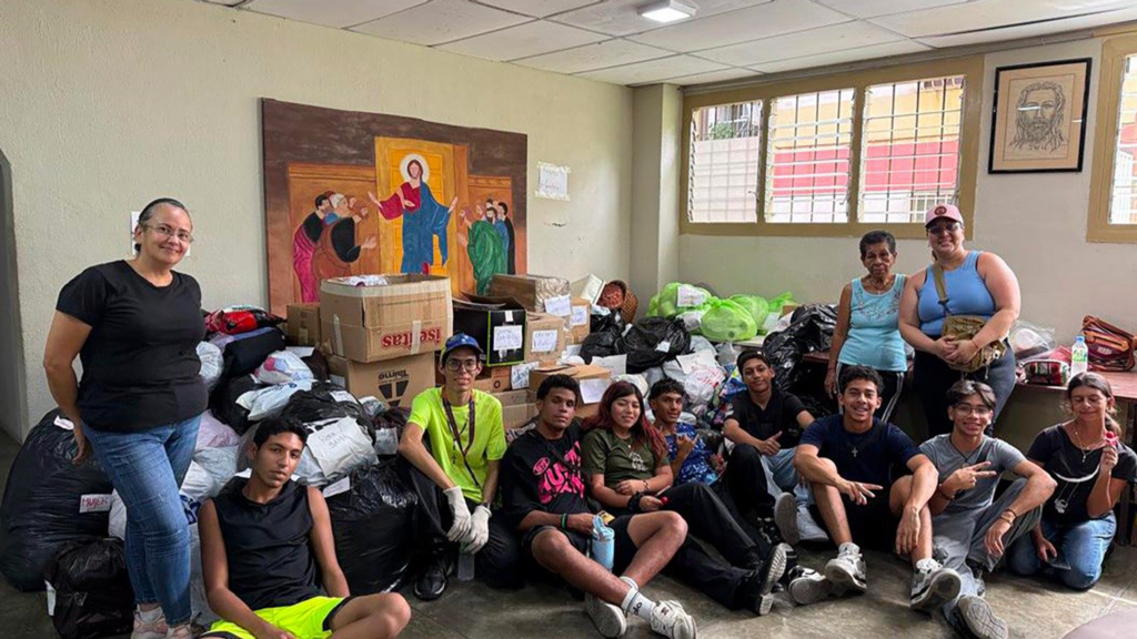 Vene earthquake volunteers head