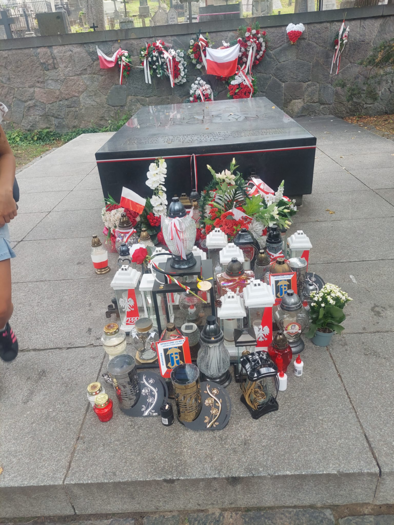 Grave cementary body