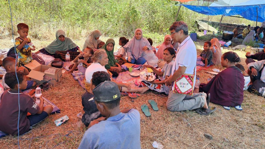 Indonesia earthquake students head