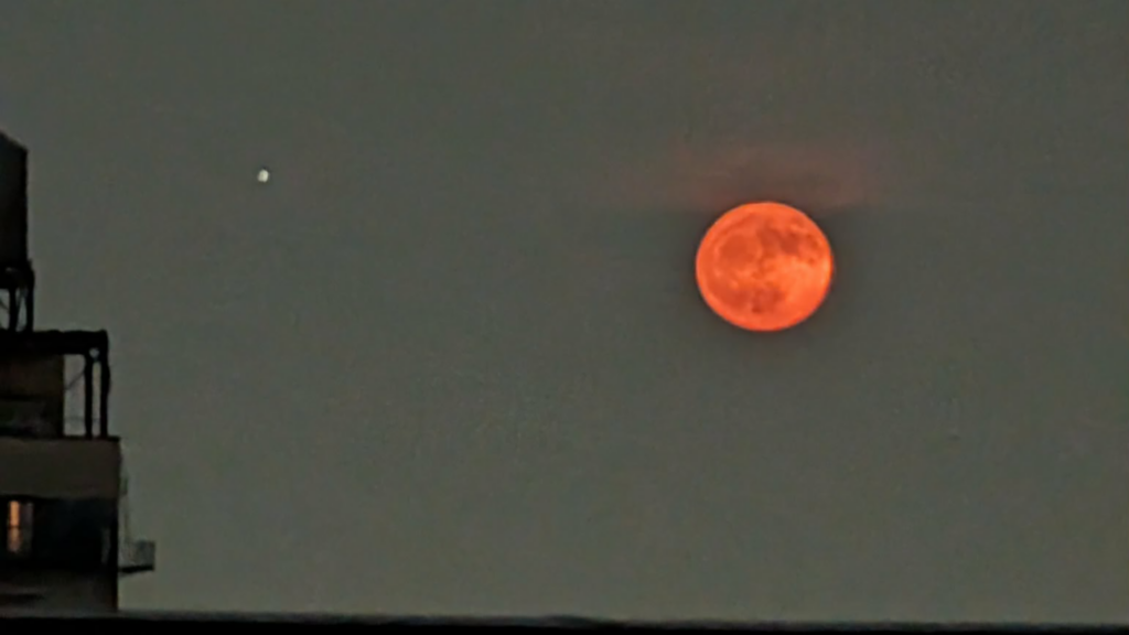 Lunar eclipse head