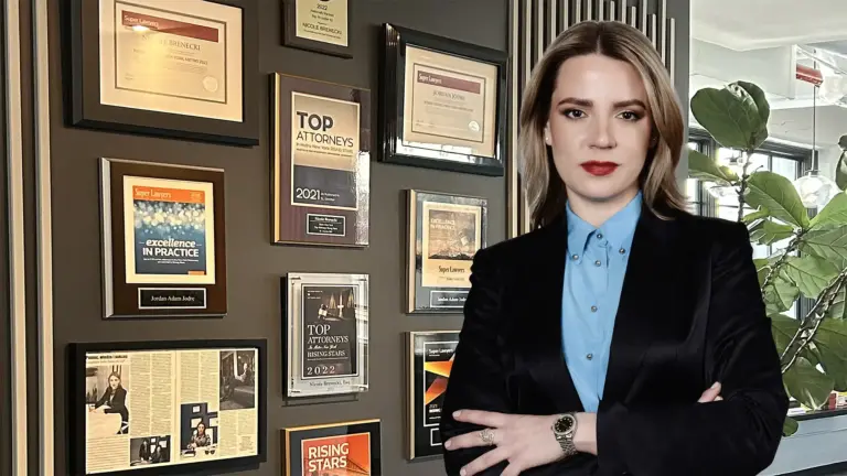Nicole Brenecki, adwokat z Brooklynu, w biurze kancelarii Jodré Brenecki — autorka artykułu w amNewYork