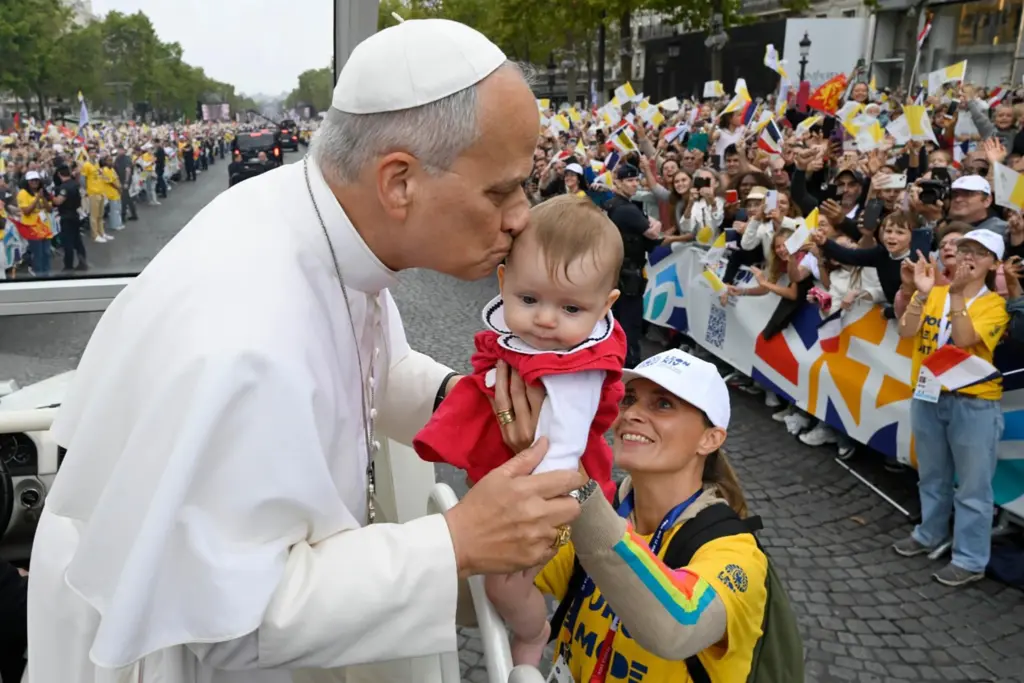Pope leo paris body