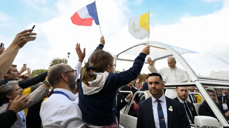 Pope leo paris head