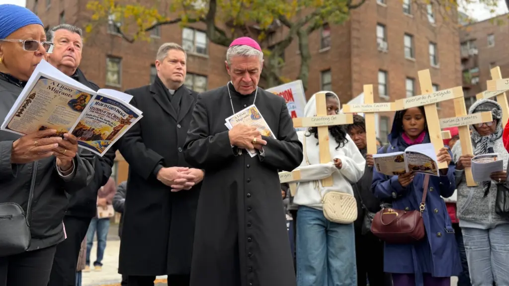 BishopBrennanMigrationProcessionhead