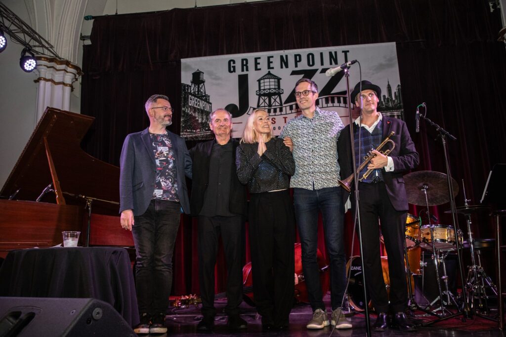 Aga Zaryan z zespołem po koncercie na III Greenpoint Jazz Festival