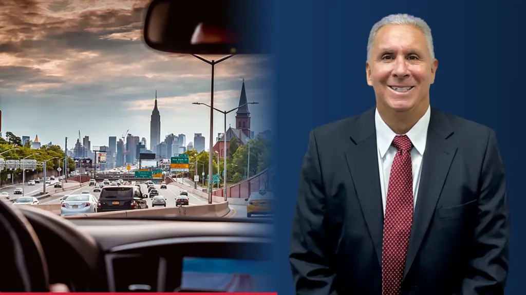 Norman H. Heller, Esq., adwokat The Heller Law Firm, PC, obok zdjęcia widoku z samochodu na autostradę do Manhattanu