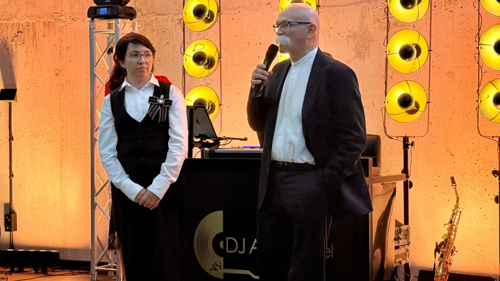Opening arche bialy 5 ceo