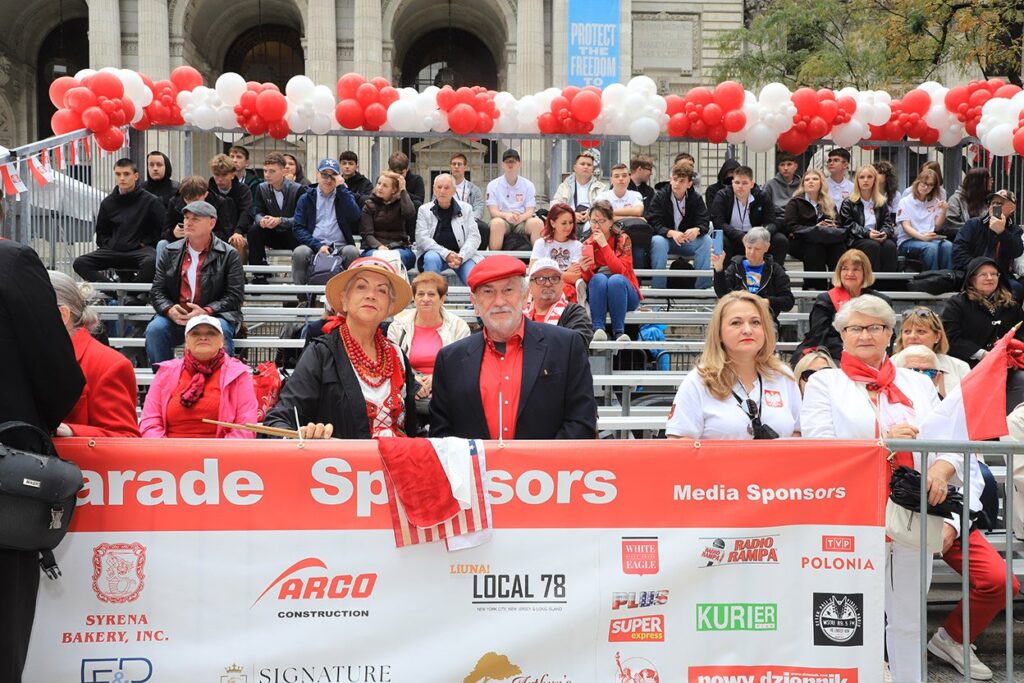 89. Parada Pułaskiego w Nowym Jorku – początek parady przy trybunie honorowej