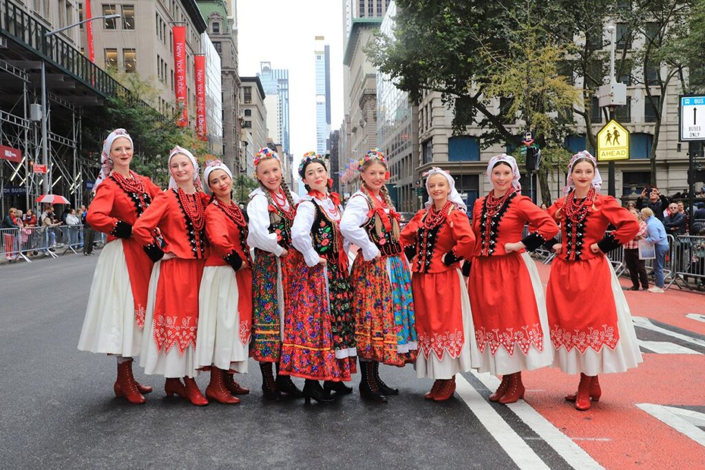89. Parada Pułaskiego w Nowym Jorku – początek parady przy trybunie honorowej