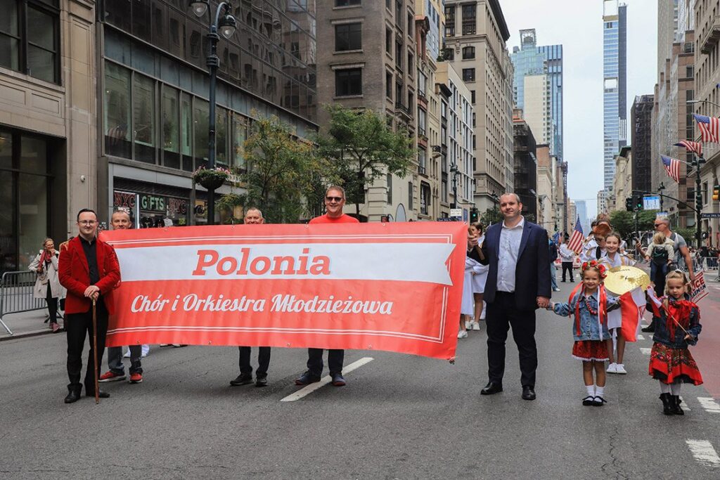 89. Parada Pułaskiego w Nowym Jorku – początek parady przy trybunie honorowej