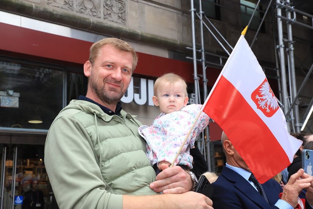 89. Parada Pułaskiego w Nowym Jorku – początek parady przy trybunie honorowej