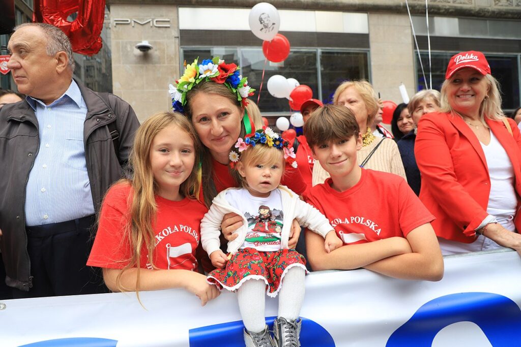 89. Parada Pułaskiego w Nowym Jorku – początek parady przy trybunie honorowej