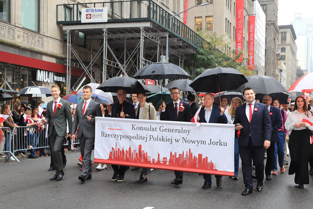 89. Parada Pułaskiego w Nowym Jorku – konsulat, unia kredytowa i samolot LOT-u