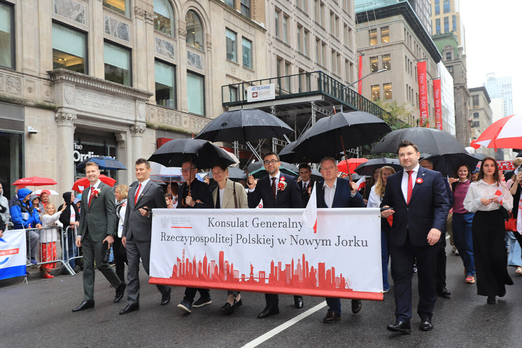 89. Parada Pułaskiego w Nowym Jorku – konsulat, unia kredytowa i samolot LOT-u