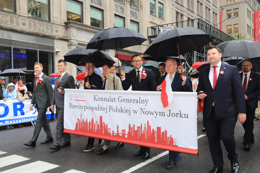 89. Parada Pułaskiego w Nowym Jorku – konsulat, unia kredytowa i samolot LOT-u