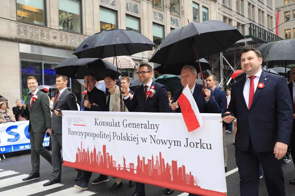 89. Parada Pułaskiego w Nowym Jorku – konsulat, unia kredytowa i samolot LOT-u