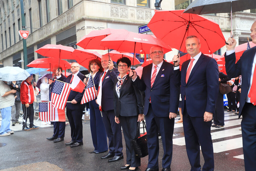 89. Parada Pułaskiego w Nowym Jorku – konsulat, unia kredytowa i samolot LOT-u