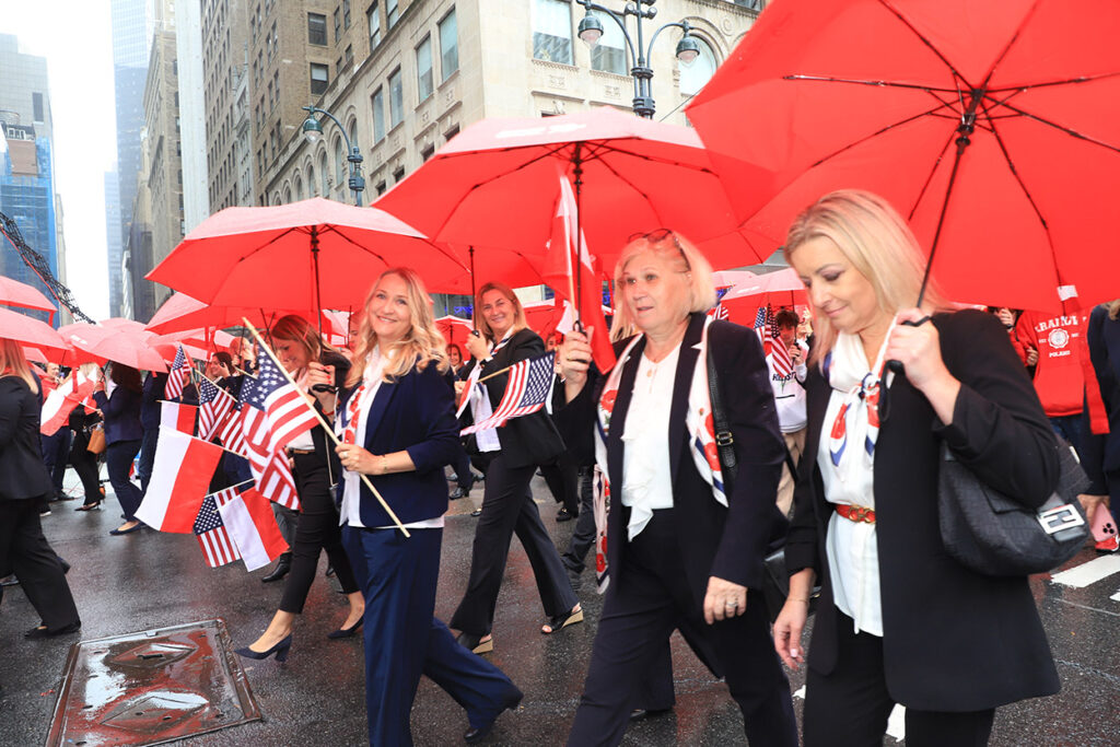 89. Parada Pułaskiego w Nowym Jorku – konsulat, unia kredytowa i samolot LOT-u