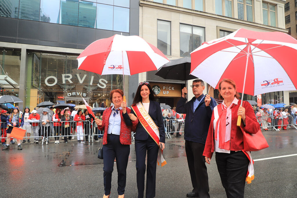 89. Parada Pułaskiego w Nowym Jorku – konsulat, unia kredytowa i samolot LOT-u
