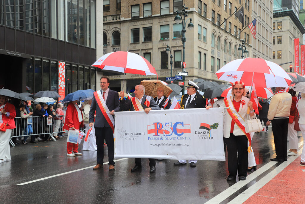 89. Parada Pułaskiego w Nowym Jorku – konsulat, unia kredytowa i samolot LOT-u